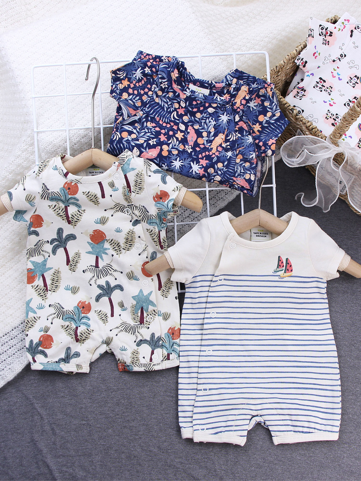 2025 bebés de manga corta ropa de escalada de ángulo plano ropa de primavera transfronteriza europea y americana camiseta de algodón transpirable estilo europeo y americano