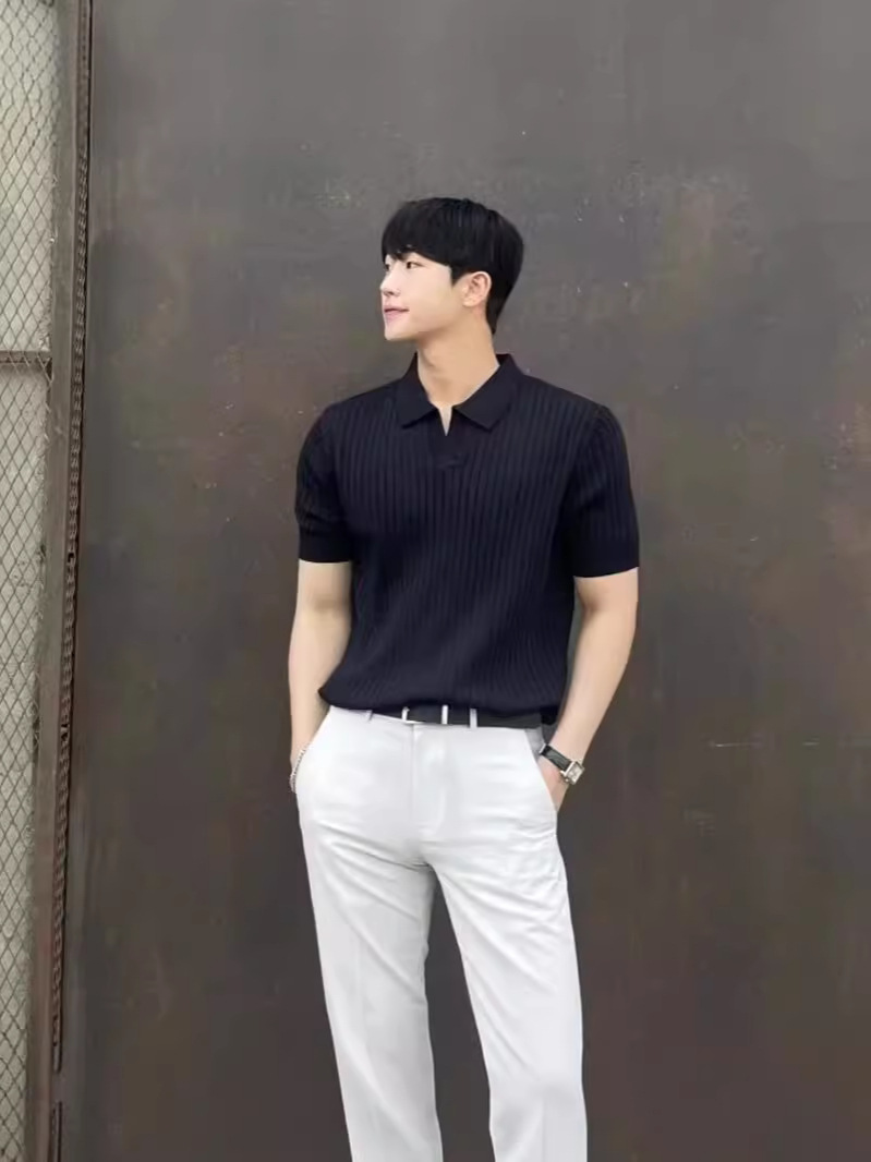 Polo Camiseta de solapa de tendencia coreana para hombres Camiseta de manga corta para hombres, estilo cocido ligero, guapo, color sólido, todo fósforo, top de punto