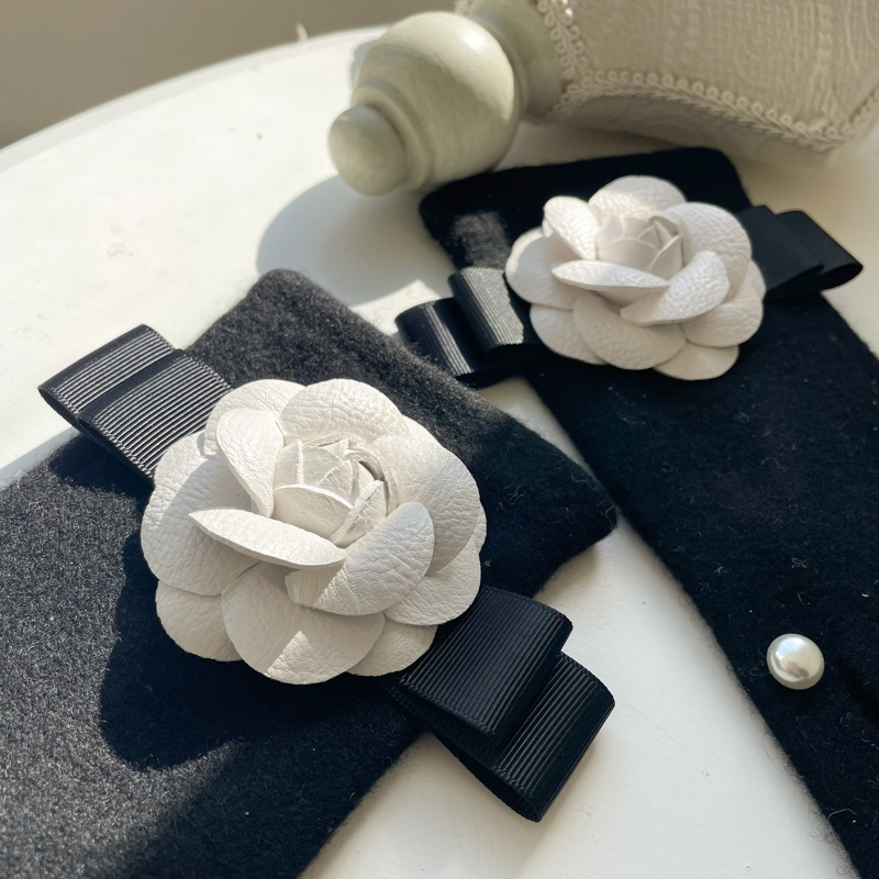 2021 Herfst/Winter Designer's Kleine Geurige Windlint Camellia Wol Kasjmier Handschoenen Met Gesplitste Vingers_voghion.com