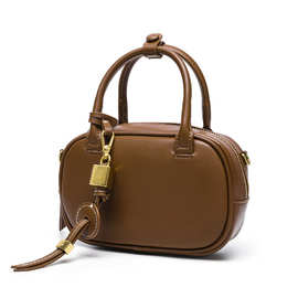 经典风潮百搭2026夏新款女包深棕黄色缉线装饰迷你手提斜挎小方包