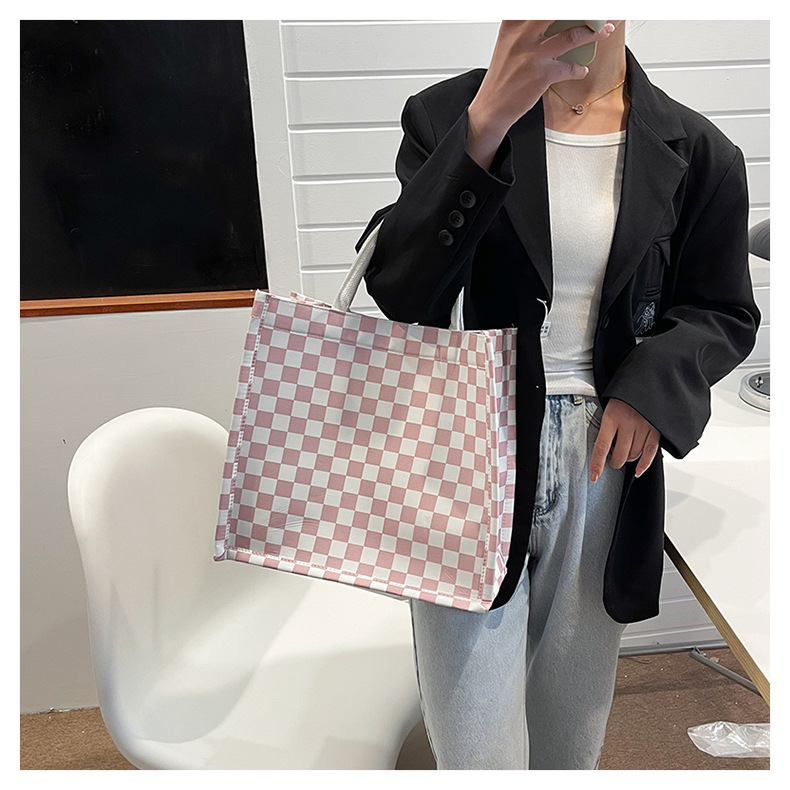 Large-capacity single-shoulder tote bag 2024 new style fashionable and textured trendy handbag for commuting and casual use, large checkered bag for women undefined