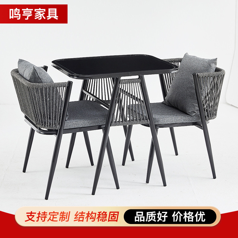 Moderno simple balcón al aire libre mesa y silla de caña combinación patio ocio de tres piezas jardín set de mesa y silla de té