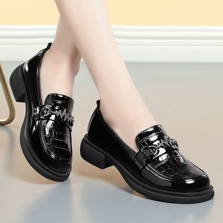 Zapatos de mujer de tacón plano de cuero blando de otoño 2025 nuevo estilo de cabeza redonda coreano versátil suela suave ligera y cómoda zapatos Lefour para mujeres