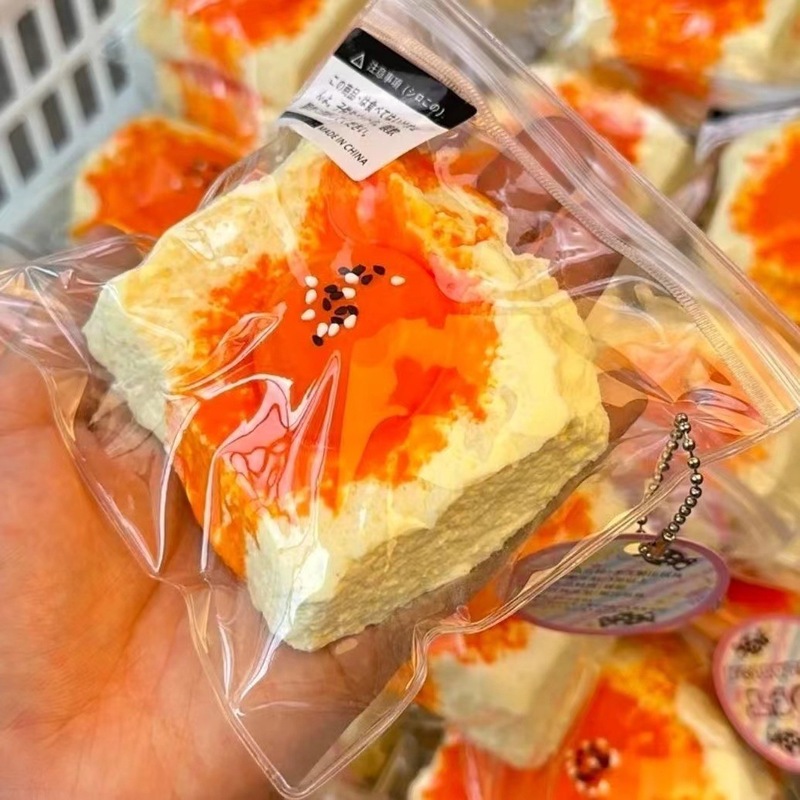 小紅の本は同じ手作りのシリカゲルをつまんで、心の卵黄トーストをつぶします。|undefined
