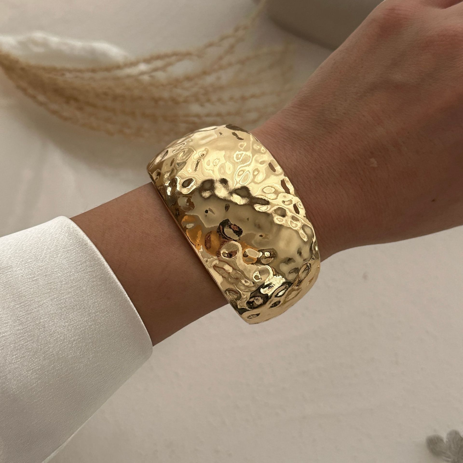 59g Weight Rings, Bracelets Classification 1 Piece Quantity Daily Occasion Alloy Material Solid Color, Butterfly Pattern Women's Gender Ring, Plating Design Exaggerated Style Exaggerated Solid Color Butterfly Alloy Ring Plating Women's Rings Bracelets 11