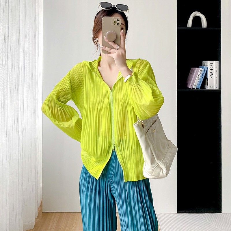 Miyake Autumn Pleated Tops Women's 2025 New High-Quality Zipper Hooded Cardigan Thin Long-Sleeved Top Women's Miyake Autumn Pleated Tops Women's 2025 New High-Quality Zipper Hooded Cardigan Thin Long-Sleeved Top Women's