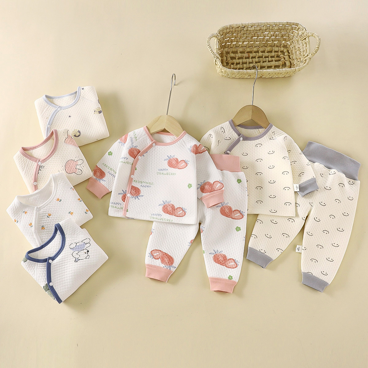 Infant and Toddler Thermal Clothing, High-Waisted Belly Protection, Class a Pure Cotton Intimates, Male and Female Baby Autumn and Winter Quilted Home Clothes Set