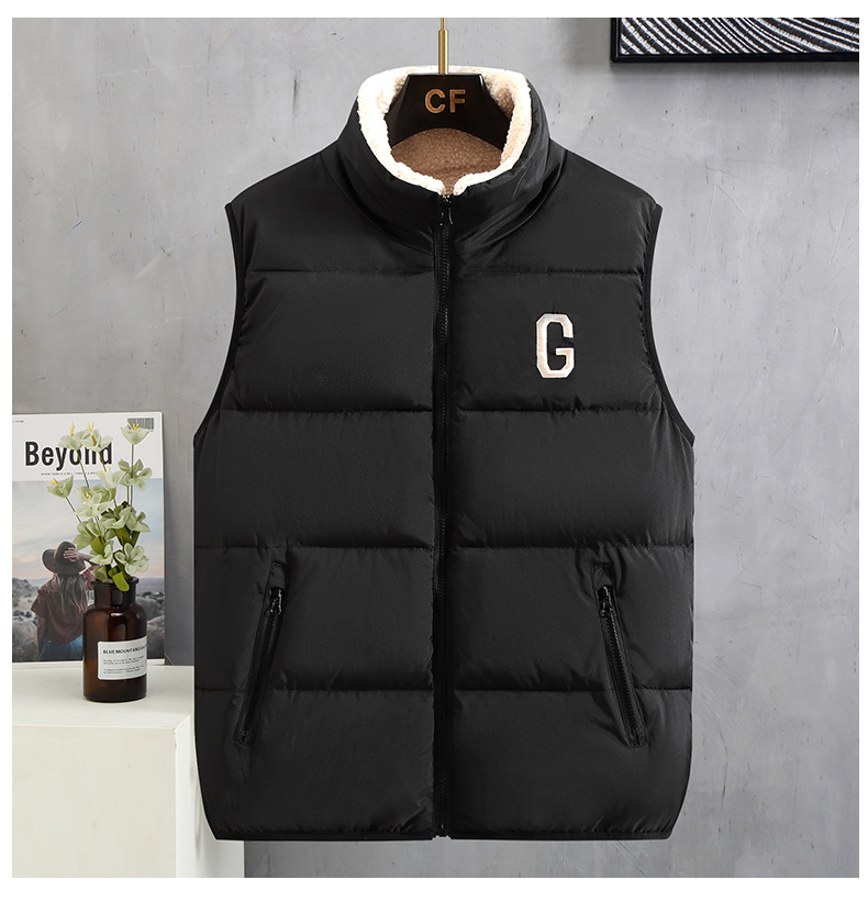 Yelekli erkek peluş ceket sonbahar kış trendi, şık ve bol bel kısmıyla kalın, sıcak tutan bir yelek giyiyor_voghion.com