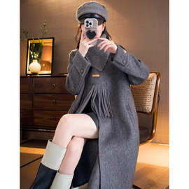 2024年冬高端赫本风正肩中长款毛呢外套高级感灰色呢子大衣女