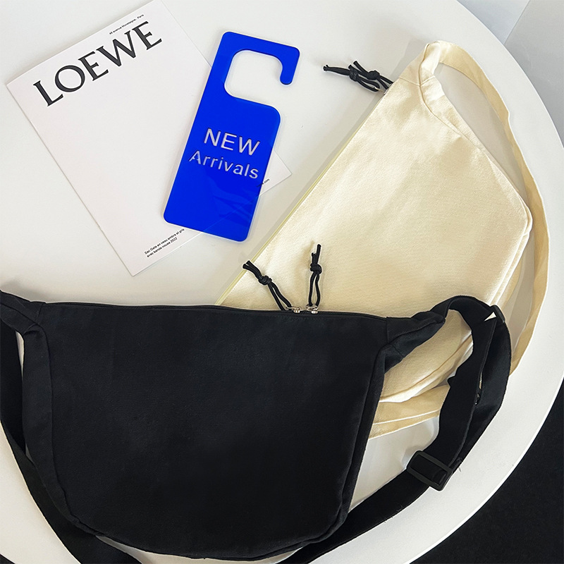 Fabricante nuevo lienzo bolsa de mensajero de los hombres y las mujeres del mismo estilo ins nicho versátil gran capacidad moda Commuter dumpling bolsa