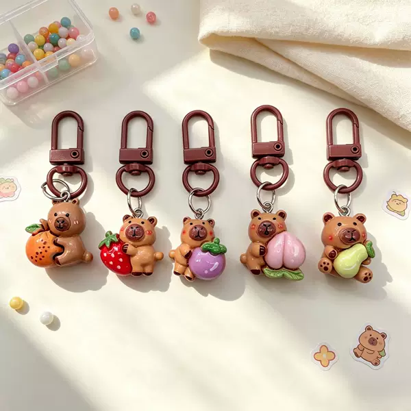 Fruit Capybara Keychain Cute and Cute Water Guinea Pig Resin Pendant Bag Pendant Small Gift Keychain