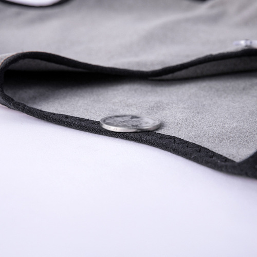 Warm and comfortable men's and women's shoulder warmer for air-conditioned rooms, with a small vest made of velvet fabric 