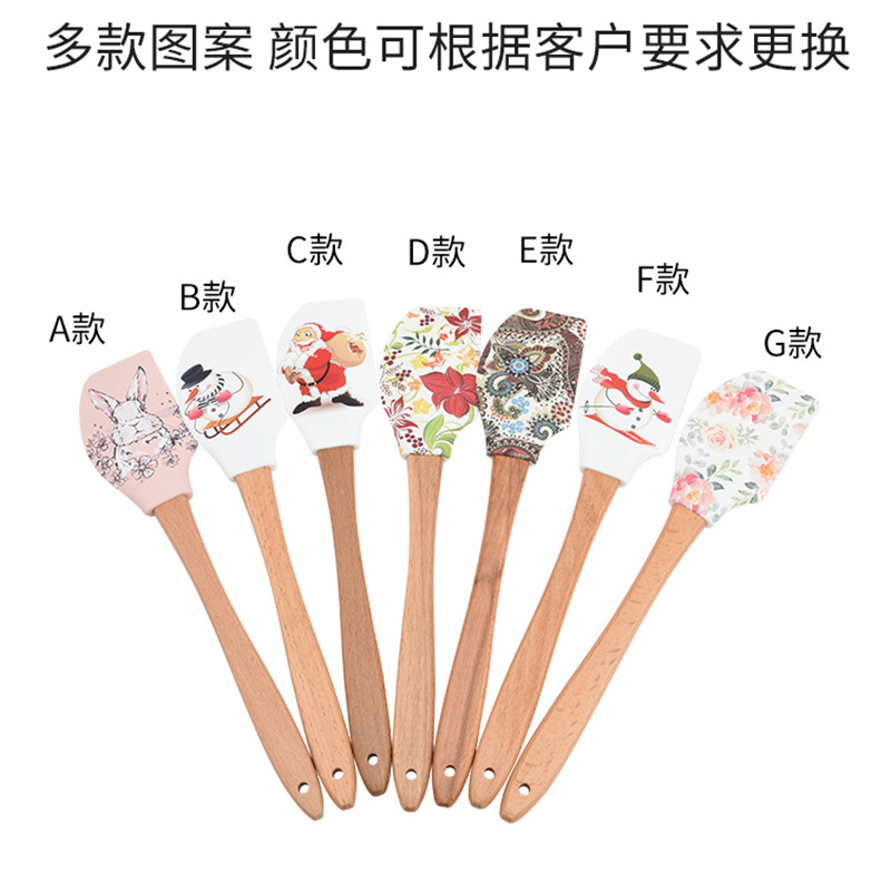 Fábrica de Yangjiang al por mayor raspador de crema de silicona mango de madera de haya raspador innovador simple pastel postre raspador de crema