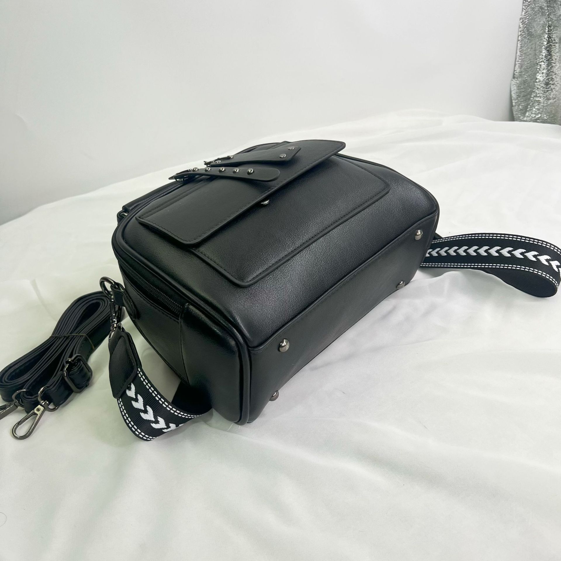 637g Weight Nylon Lining Material Zipper Closure Type Single Shoulder Strap Strap Type Saddle Bag Bags Type Street Occasion Pu Leather Material Solid Color Pattern All Seasons Season Women's Gender Classic Style Style Square Shape Medium Size Women's Medium Pu Leather Solid Color Classic Style Square Zipper Saddle Bag 19