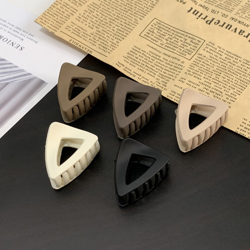 4.5cm Medium-Sized New Triangular High Ponytail Hair Clip, Elegant and Simple, in Milk Coffee Color, Hair Accessory for Updos 4.5cm Medium-Sized New Triangular High Ponytail Hair Clip, Elegant and Simple, in Milk Coffee Color, Hair Accessory for Updos