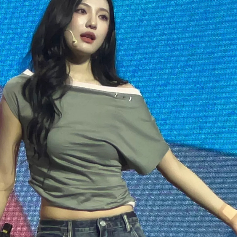 Special offer! In stock: Ning Yizhuo's same style Korean designer trendy brand 25 summer off-shoulder color-block collar Korean-style loose T-shirt Special offer! In stock: Ning Yizhuo's same style Korean designer trendy brand 25 summer off-shoulder color-block collar Korean-style loose T-shirt