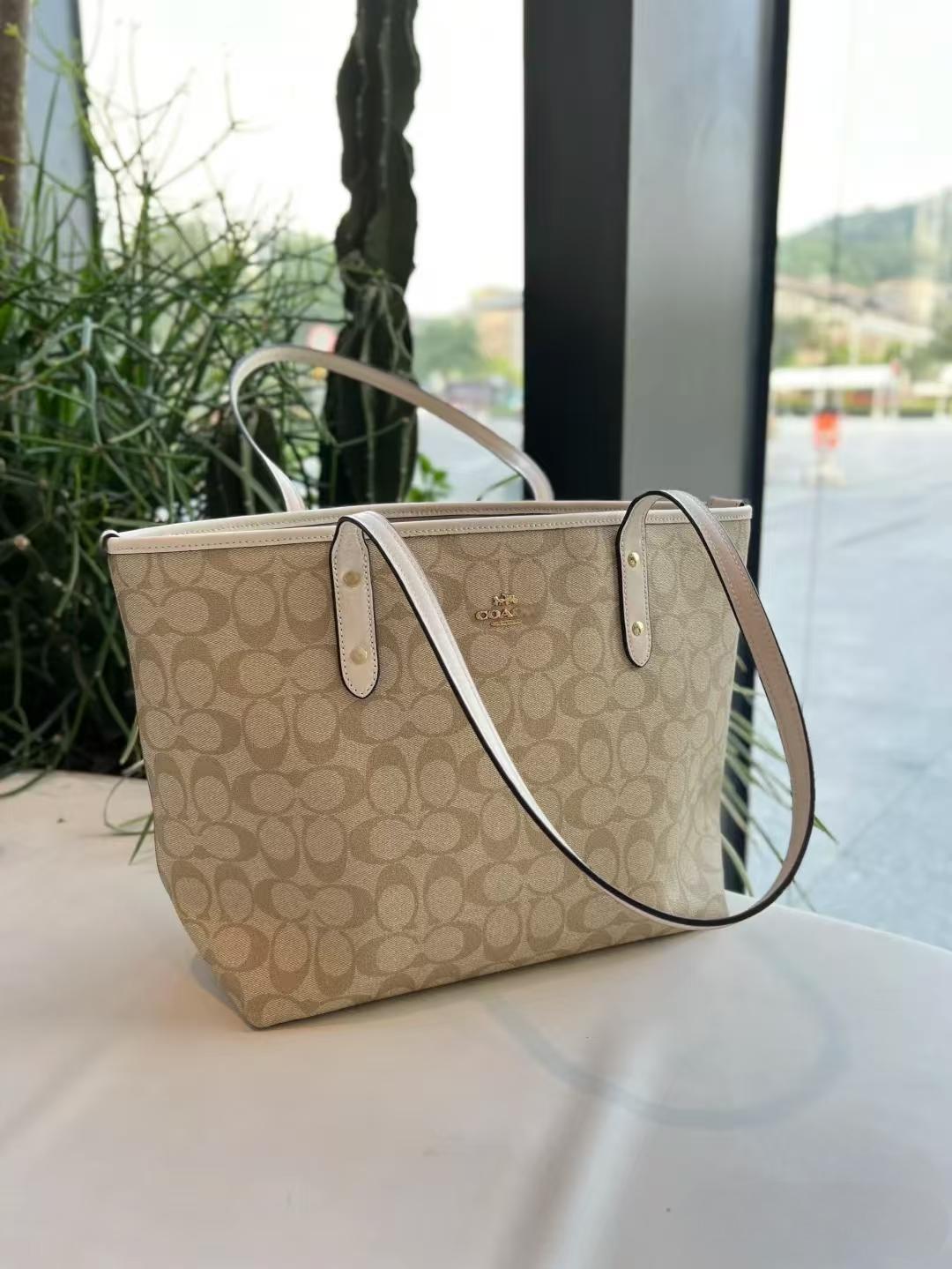 Böyük Tutumlu Çiyin Çantası və Krossbody Tote Modeli