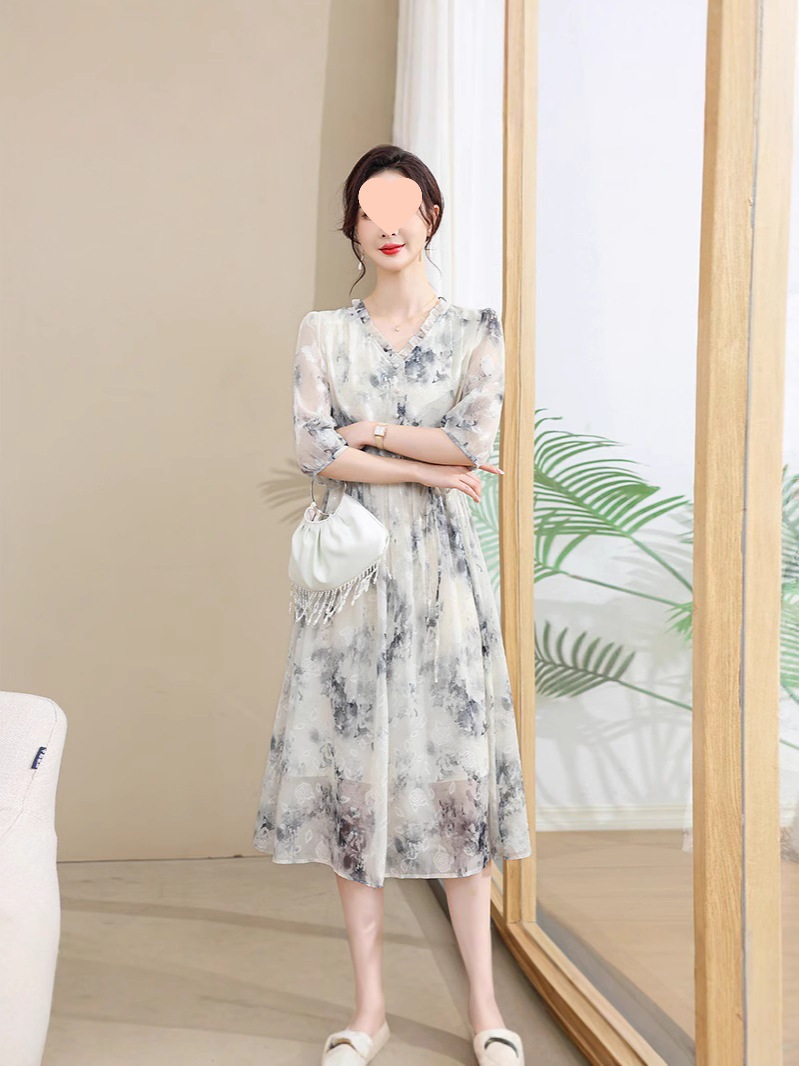 V领长款碎花连衣裙女夏2025母亲节新款时尚中老年妈妈收腰显瘦裙