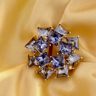 New silk towel buckle K9 Crystal clothes hem knot artifact high-end clip decorative buckle fashion brooch