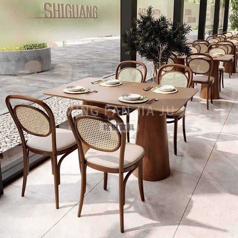 Mesa y silla de comedor occidental en línea combinación de tema de restaurante cafetería sofá de tarjeta comercial silla de madera maciza