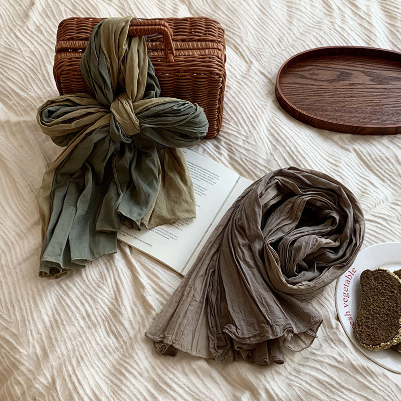 Pañuelo en la cabeza bufanda a juego de color de algodón puro primavera y verano nuevo estilo retro todo-fósforo bufanda de seda para damas bufanda plisada chal de punto al por mayor