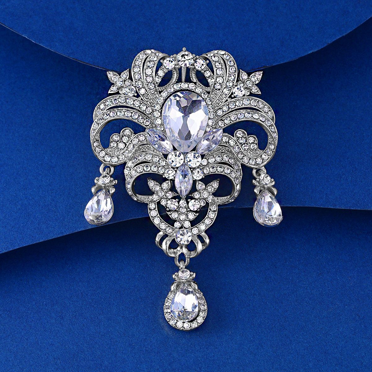 European and American New Crown Brooch Small Fragrance Corsage Individually Packaged Bouquet Pendant Brooch Can Be Encrypted