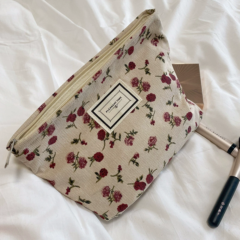 Retro Cosmetic Bag Handheld Clutch, Patterned Makeup Pouch, Lightweight 80 g
