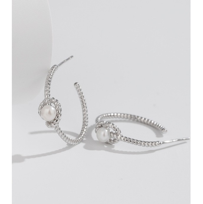 Pendientes de perlas de agua dulce de plata de ley S925 Pendientes de verano femenino Diseño de lujo ligero Pendientes de alta gama Temperamento de madre