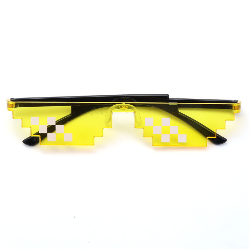 Mosaico gafas gafas de sol bidimensionales chatter personalidad gafas de sol de píxeles de fiesta reticular gafas de viento de píxeles rojos