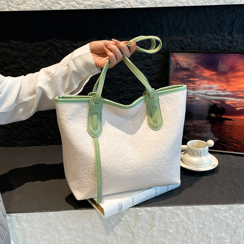 Coreano simple bolso casual de gran capacidad para mujeres 2025 otoño moda versátil bolso de hombro de viaje al trabajo