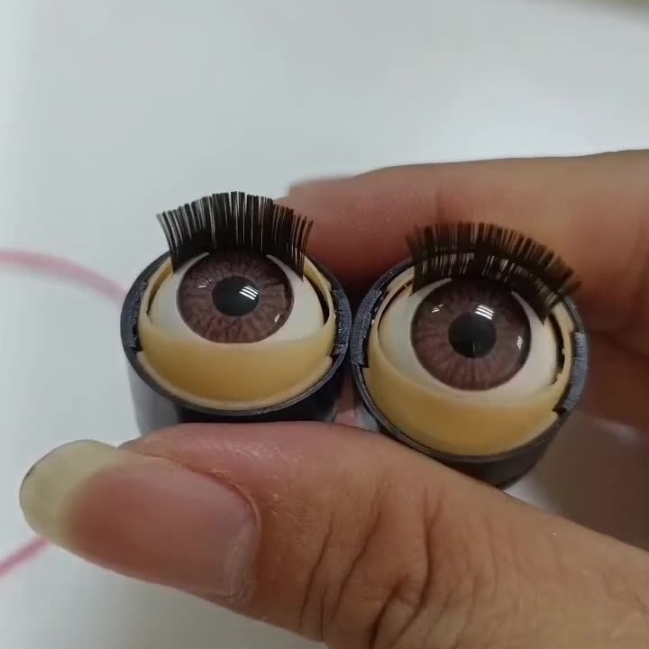 Accesorios de juguetes de equipaje de pelo directo de fábrica, muñecas, muñecas, ojos, ojos, ojos, humanos artificiales, fanáticos del movimiento eléctrico que parpadean