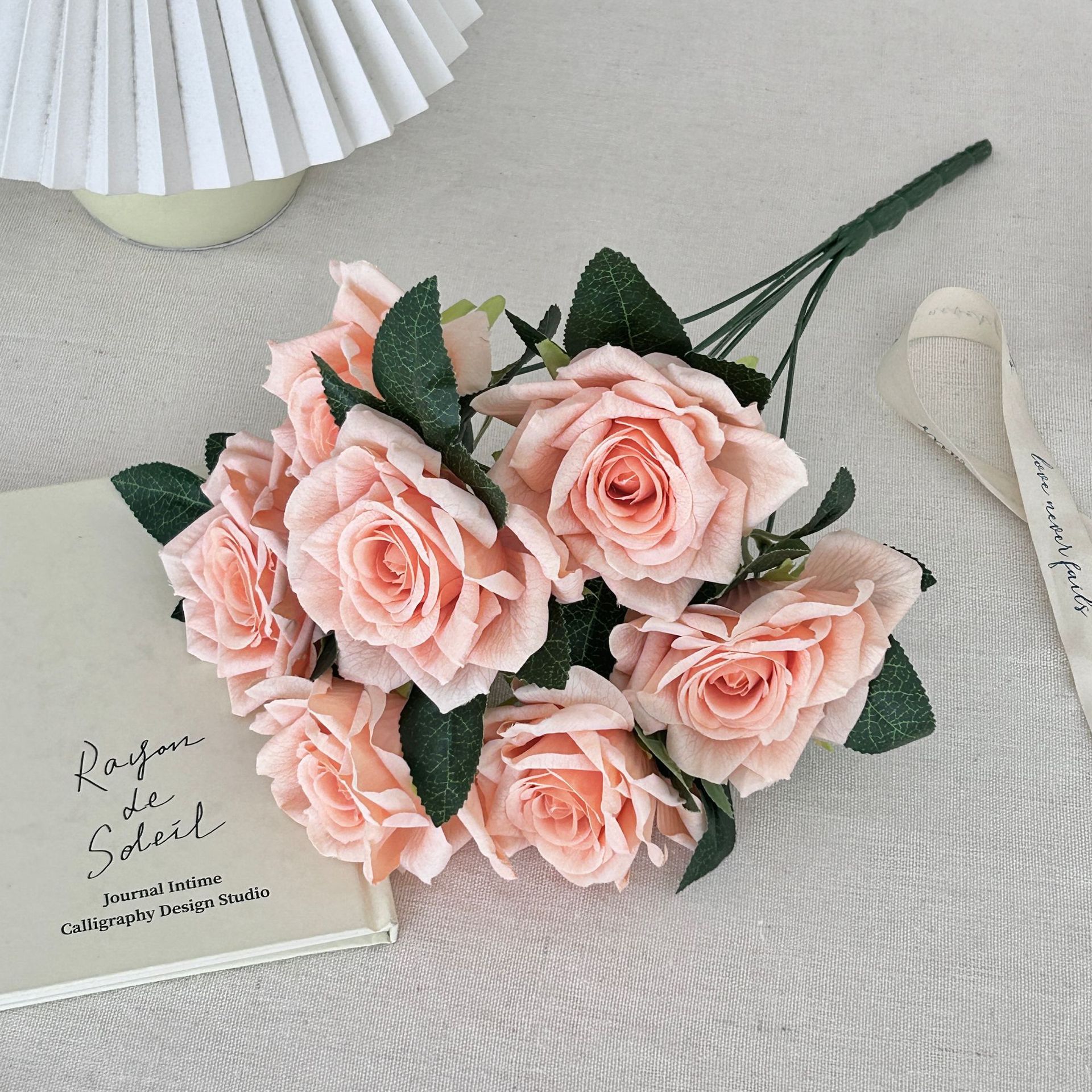 7-Cabeza de curling Rose Bouquet cappuccino Rose flor artificial vintage Rose decoración del hogar salón de bodas de diseño