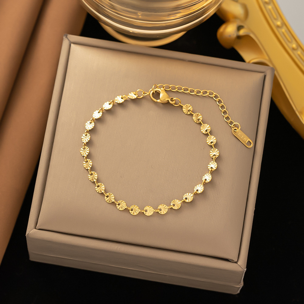 28【e139】disc embossed bracelet gold