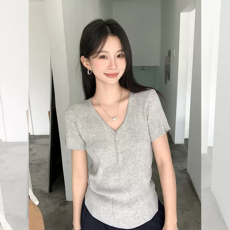 休闲简约纯色半开领漏锁骨短袖T恤女夏季新款显瘦气质针织衫上衣