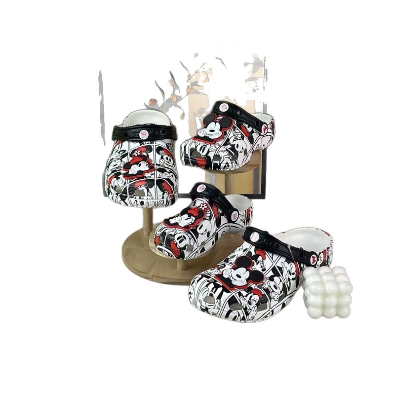 New Style Crocs Shoes for Men and Women, Mickey and Minnie Shoes, Women's Summer Sandals, Couple's Closed-Toe Beach Shoes New Style Crocs Shoes for Men and Women, Mickey and Minnie Shoes, Women's Summer Sandals, Couple's Closed-Toe Beach Shoes