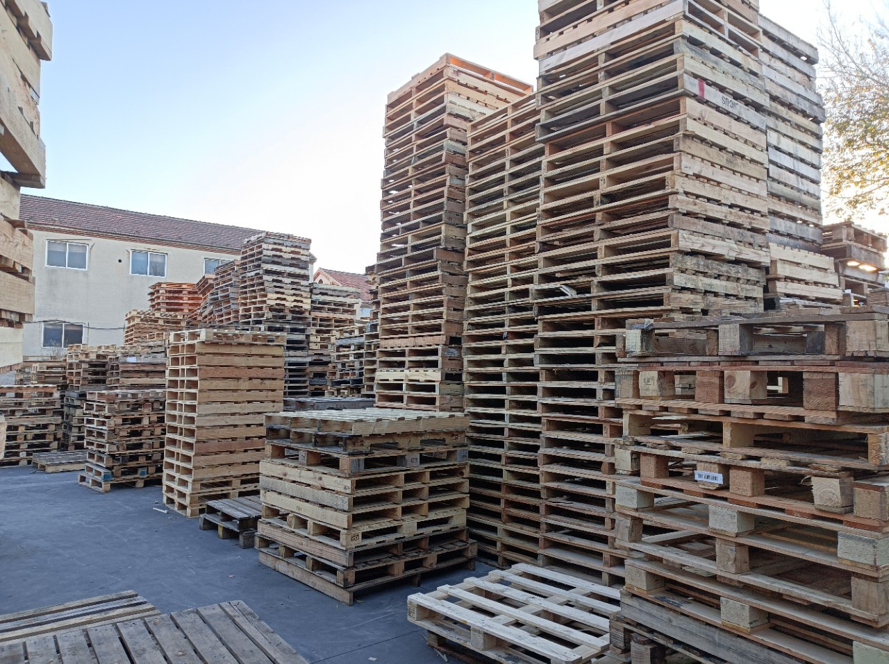 大量收售木托盘，包装箱，各种规格出口内销木托盘