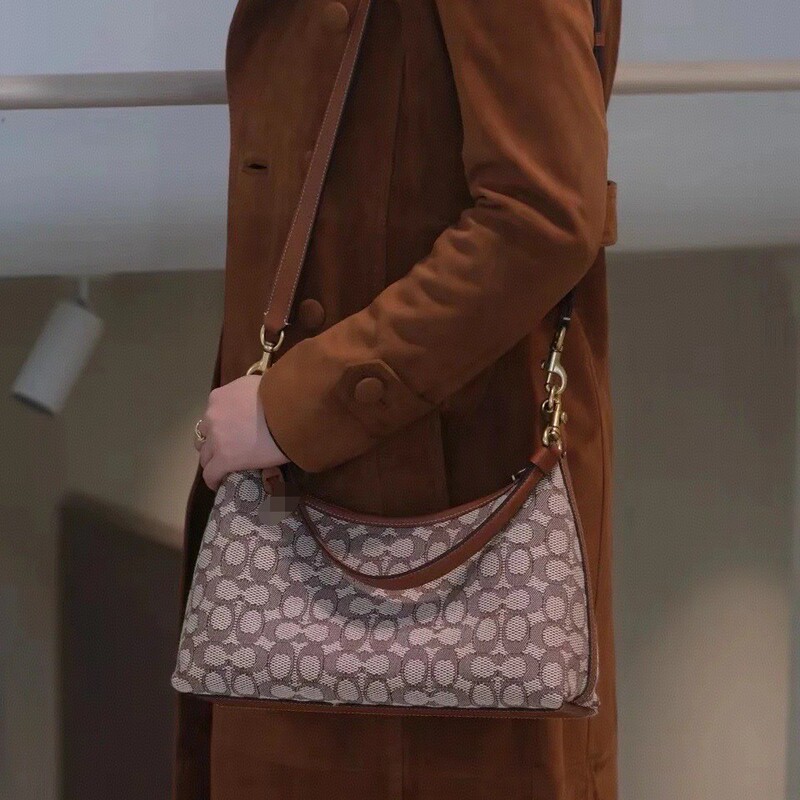 Koujia's New Juliet30 Juliet Underarm Bag, Classic Oil Wax Leather, Fashionable Crossbody Versatile Shoulder Bag for Women Koujia's New Juliet30 Juliet Underarm Bag, Classic Oil Wax Leather, Fashionable Crossbody Versatile Shoulder Bag for Women