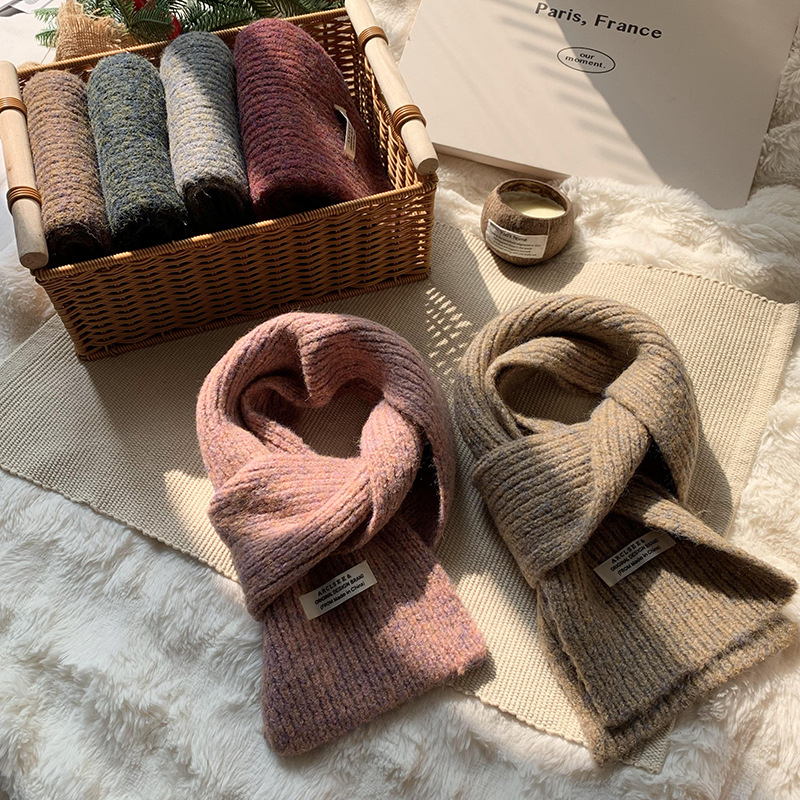 2025 bufandas transfronterizas de invierno femeninas de alto nivel nuevo lujo ligero coreano Angela bufandas de punto rojas bufandas al por mayor