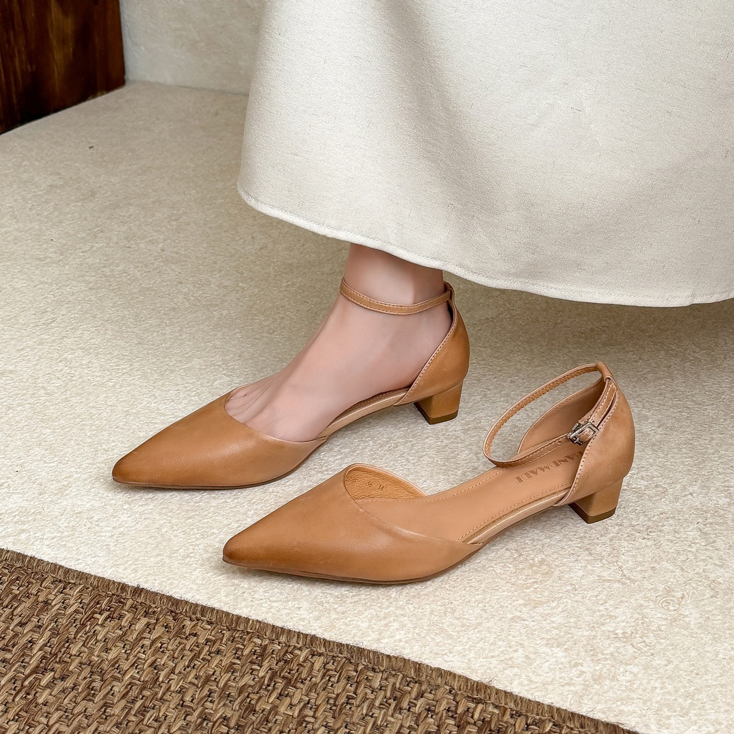Sandal nữ mũi nhọn quai ngang gót vuông 3,5 cm phong cách Hàn Quốc — đen