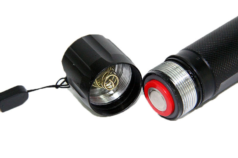 Strong light flashlight aluminum alloy three-gear zoom led charging flashlight household lighting outdoor long-range security flashlight