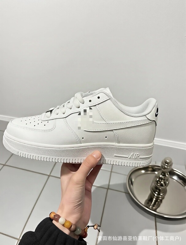 Cross-border Air Force 1 retro black and white unisex sneakers with air cushioning, made with top-grain cowhide leather Cross-border Air Force 1 retro black and white unisex sneakers with air cushioning, made with top-grain cowhide leather