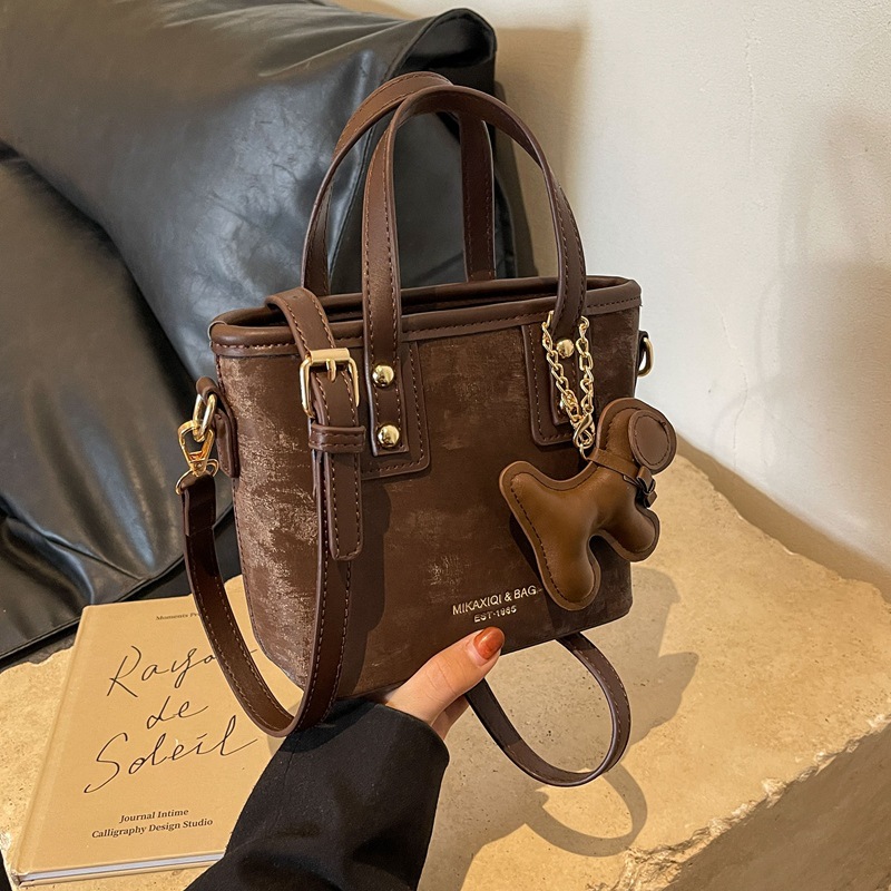 2024 Bu Yıl Yeni Popüler Küçük Çanta Kadın Modası Çok Yönlü Tek Omuzlu Çapraz Çanta Retro Küçük Elde Taşınabilir Kova Çanta_voghion.com