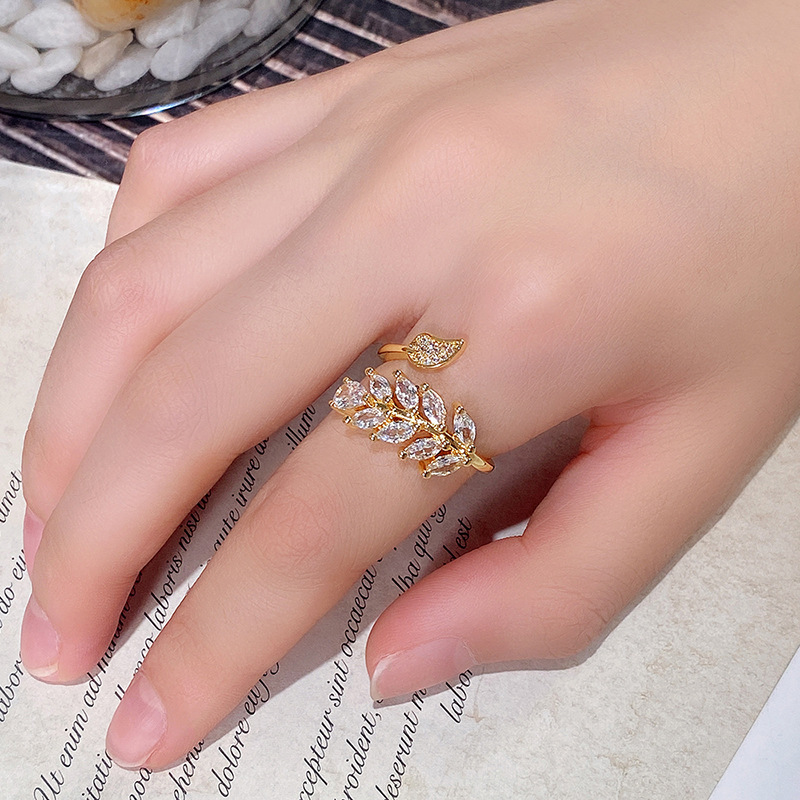 Sparkling Zircon Leaf Ring For Women Adjustable Open Design_voghion.com