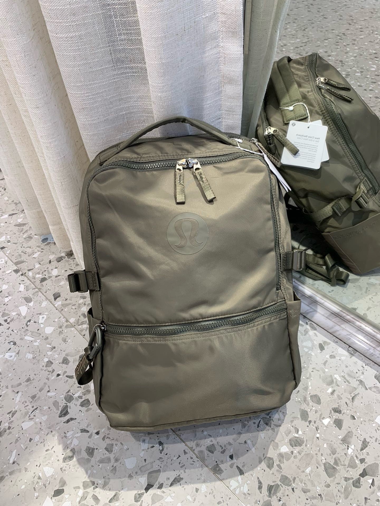 クロスボーダー ルル レディース リュックサック 22L 大容量 ナイロン 防水 パソコンバッグ スポーツ レジャー ビジネス バックパック
