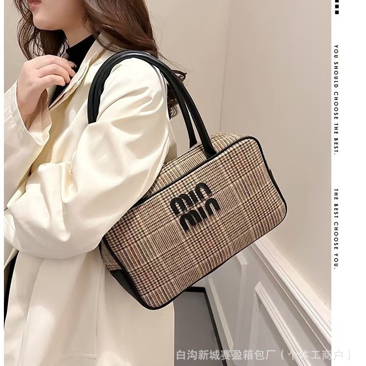가을과 겨울 격자 무늬 패션 대용량 캐주얼 가방 2024 새로운 베개 가방 대비 컬러 레트로 휴대용 서류 가방