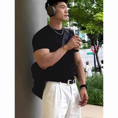 British yuppie men's summer t-shirt, slim fit, short-sleeved, muscle-showing, small neckline, suit inside