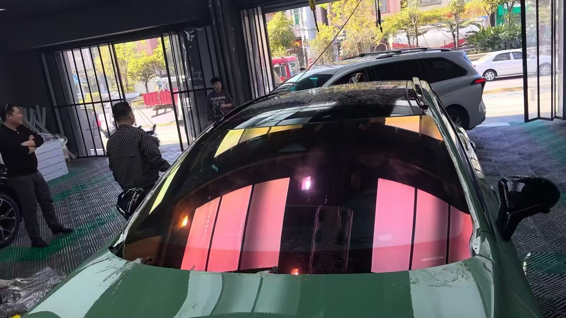 Kpu Glass Shield Car Front Windshield Insulation and Explosion-Proof Film Anti-Flying Stone Rainproof and Water-Repellent Red Outer Film