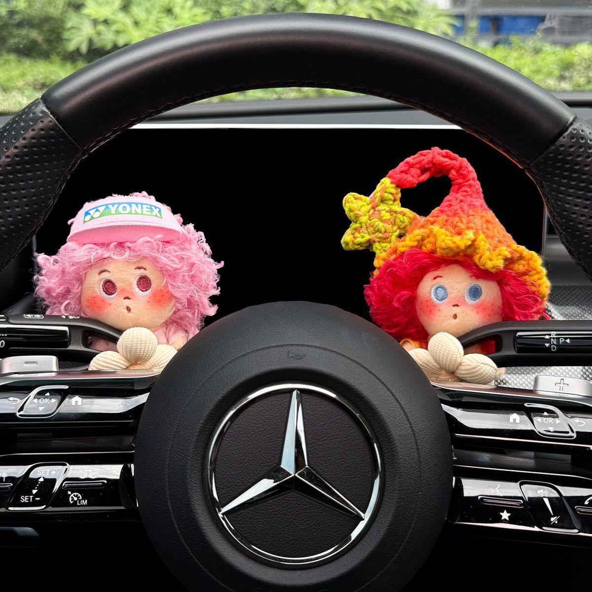 Roll-up small freckle car dashboard decoration, interior windshield wiper, turn signal, doll decoration, figurine, cute for girls