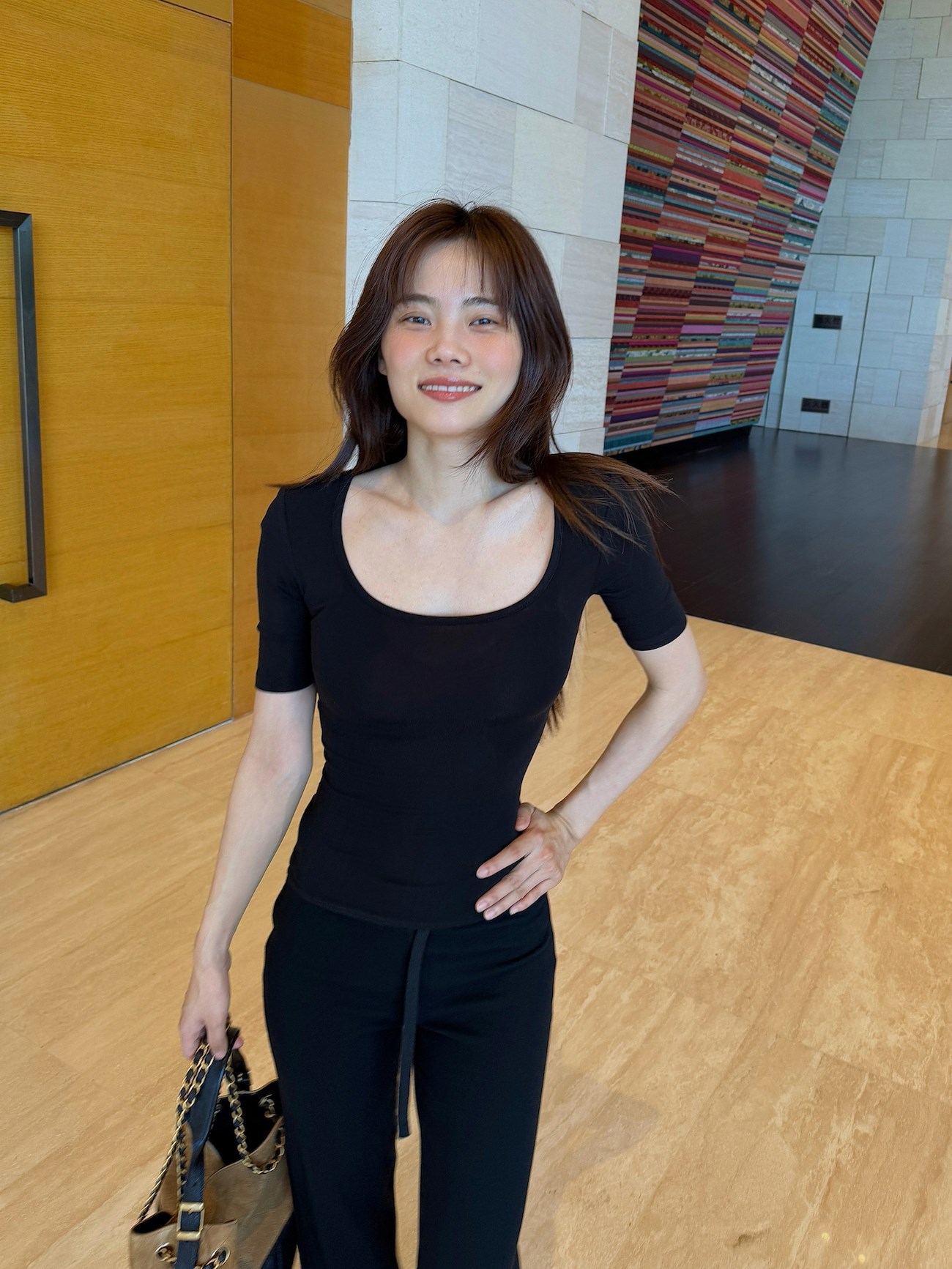 井迪儿沉默的温柔65%人棉简约百搭修身弹力大U领四分袖T恤