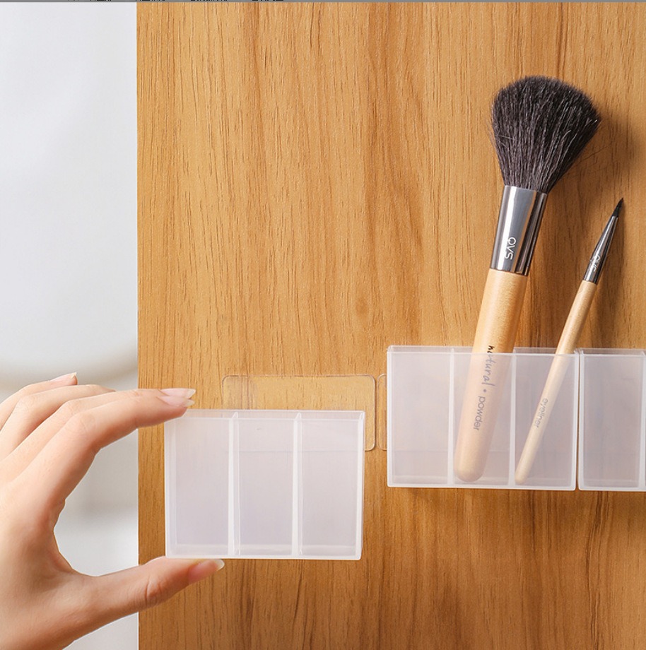 Caja dividida montada en la pared Gabinete de espejos Caja de acabado de objetos pequeños sin perforación Clip de cejas Tijeras Lápiz de cejas Cepillo de cejas Caja de almacenamiento de lápiz labial